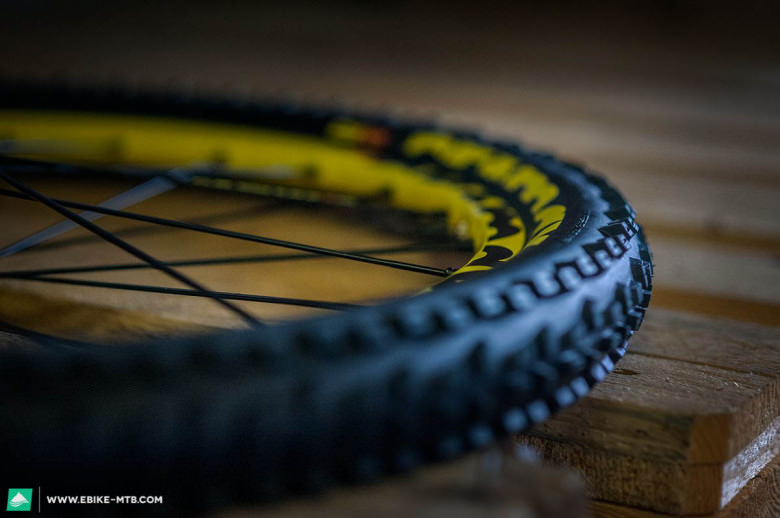 Die Mavic Crossmax Enduro-Laufräder mit eigenen Reifen kommen auch bei der Enduro World Series bei den Top-Fahrern zum Einsatz.  Die Funktion ist OK, die Optik ist geil!