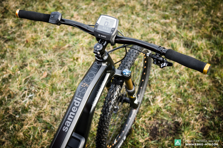 The 740mm bars offer plenty of control and precise handling.