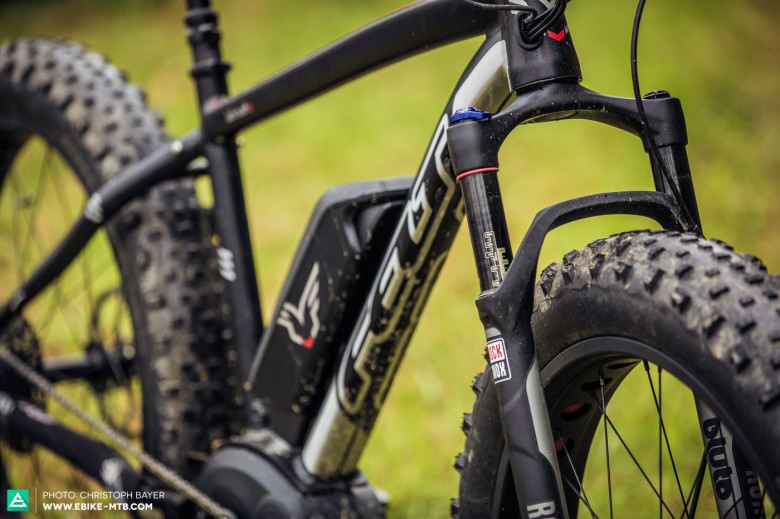 CAUTION: The RockShox Bluto fork doesn't come with the serial bike.