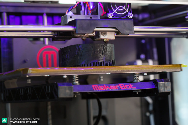 Ein 3D-Drucker fertigt Prototypen.