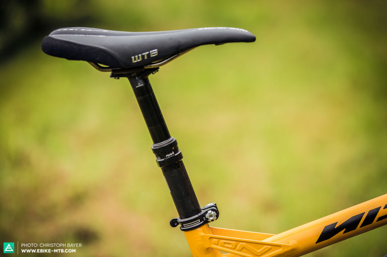 Mandatory: the RockShox Reverb 

seat pole maximises the fun on the trail. Only press a button and the seat will be 

lowered slightly.