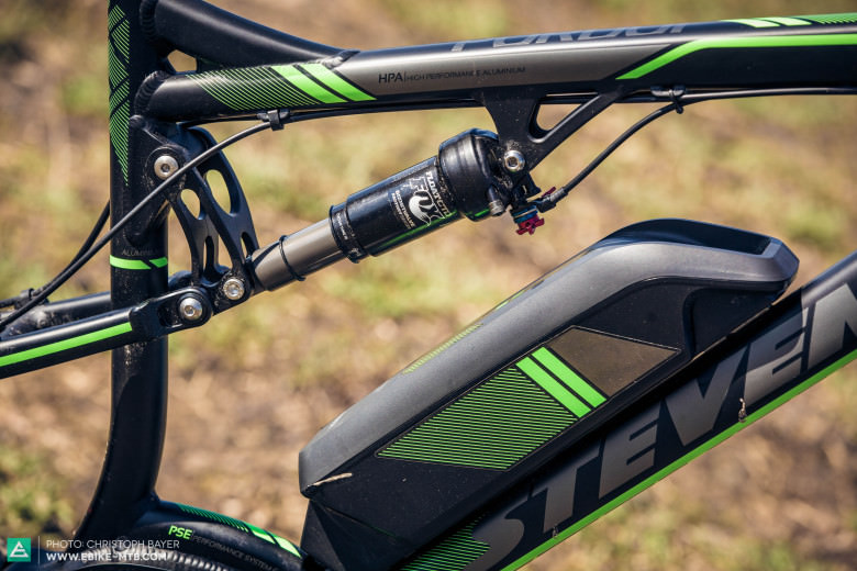 Strong drive. The rear suspension combined with the Fox Float CTD shock is exceptionally efficient, only exhibiting bob when climbing standing up. A handlebar remote allows this to be easily 
suppressed. 