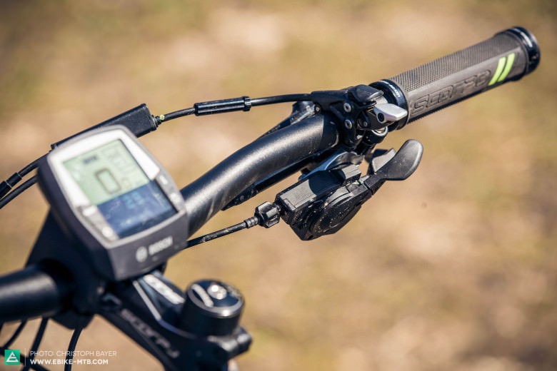 Unnecessary. You can easily do without the bar-mounted remote suspension control levers, as efficiency is not such a huge priority for E-bikes. A dropper seatpost, on the other hand, would massively increase fun and the range of use of the bike.