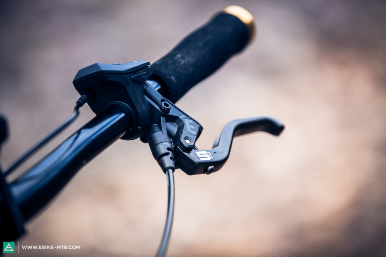 The Magura MT5 brake levers are made of carbon reinforced plastic and allow a low overall system weight for a four cylinder brake