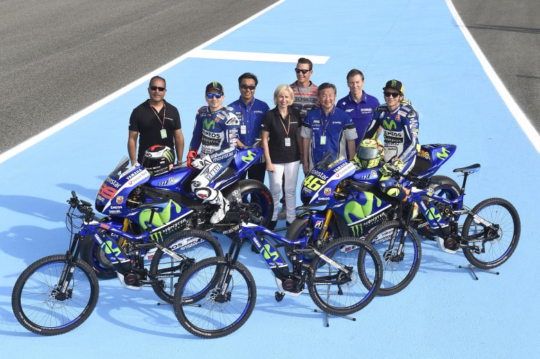 Die Yamaha MotoGP-Teams  sind ab jetzt auf Yamaha-E-Bikes unterwegs.