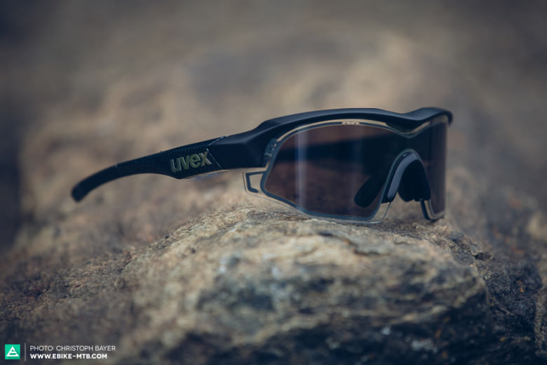 Tints the lenses within a tenth of a second – the new Uvex Variotronic.