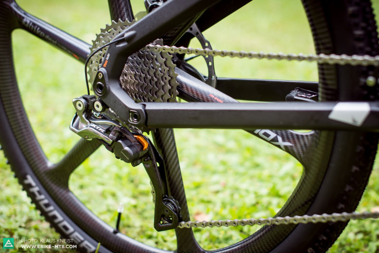 Der Preis kommt nicht von ungefähr: Shimano XTR Di2-Schaltung am 27,5" Bike Ahead Composite-Carbonlaufradsatz, …