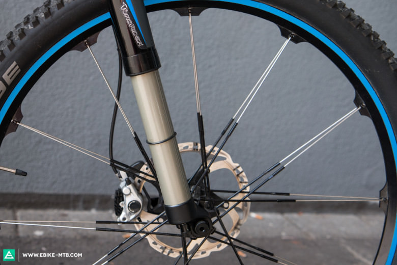 Das Fully von ToroRider steht auf formschönen 27,5"-Laufrädern von Crank Brothers.  