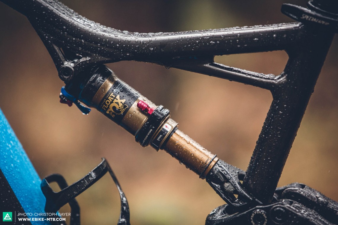 Keep it simple: The Auto-sag valve on the rear shock simplifies set-up: just set the rear shock to 200 psi, climb on, and release the excess air using the red valve. Yep, that simple.