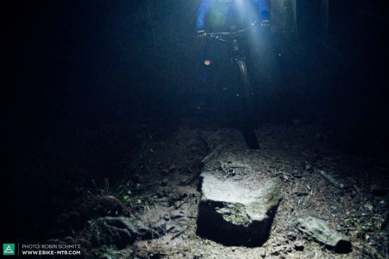 Steinabsätze tauchen aus dem dunkeln auf – die Trails hatten es in sich!