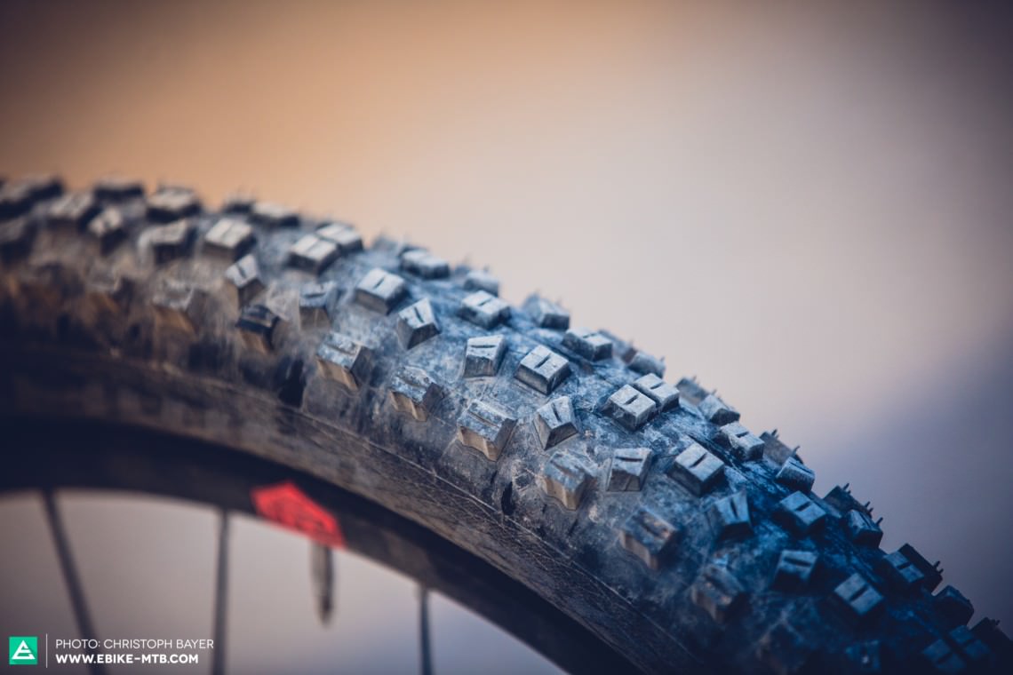 Grippy: The stock Schwalbe Hans Dampf tyres proved they can deliver decent grip and good sidewall durability. Tyres with a minimum width of 2.35" should now be standard on any E-MTB.