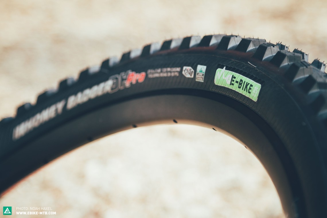 Zusätzlich zu den ausgewählten aggressiven Profilen soll die 120-tpi-Karkasse mit einer Extralage Gummi die Reifen fit fürs E-Mountainbike machen.
