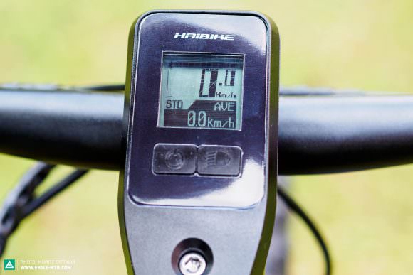 The integrated Yamaha computer reveals the most important riding stats.