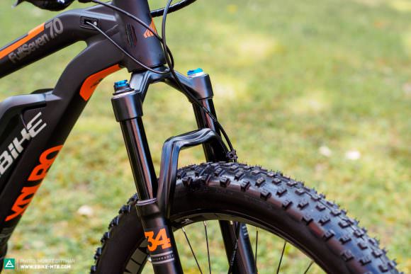 Despite having just 120 mm of travel, Haibike’s choice of the firm FOX 34 forks is a wise one.