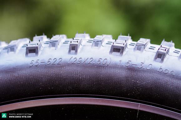 Ob man 2,6" breite Reifen als Plus-Größe bezeichnet, wird heiß diskutiert, schließlich sind sie nicht auf 27,5"- sondern auf 29"-Laufräder montiert. In jedem Fall sollen sie jedoch satte Traktion bieten.