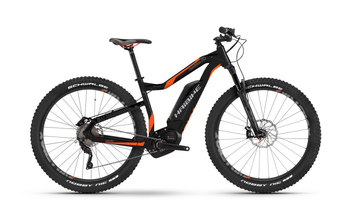 Plus-size tires make an entrance on the 29er HardNine hardtail, although they’re restrained to a width of 2.6″.