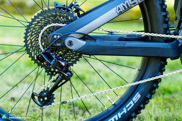 Any self-respecting top-end E-MTB wouldn’t be complete without the SRAM EX1 groupset with E-MTB-specific gearing – obviously the AM Carbon 900+ has it.