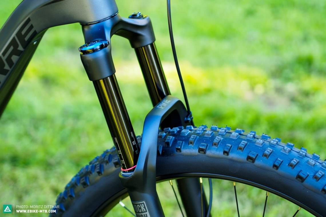 The front won’t be outdone by the amazing back-end, seeing RockShox Pike forks take pride of place on the two more expensive models and RockShox Yari forks on the 700 model.