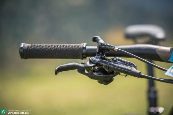 The Collectif team run SRAM Guide ultimate brakes 