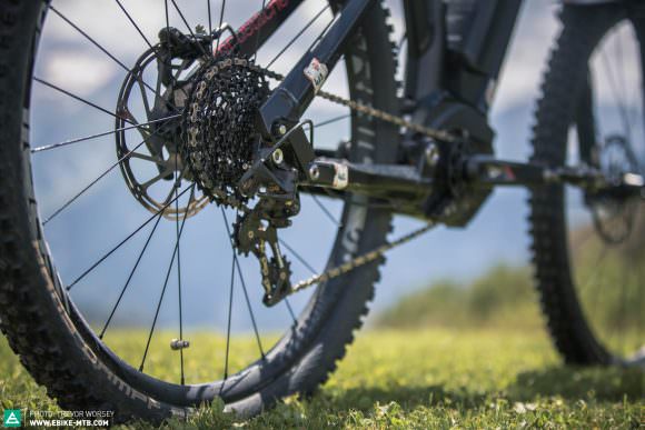 A SRAM GX drivetrain provides accurate and reliable shifting 