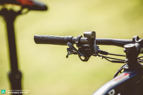  A lot more subtle than a big screen above the stem, the Mini Remote display gives off the sense that the ROTWILD R.C+ FS differs very little to a regular mountain bike.
