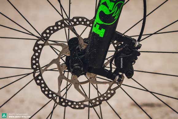 Reliable and strong brakes are crucial on an E-MTB. Unfortunately several bikes came with under-sized rotors and weak brakes.