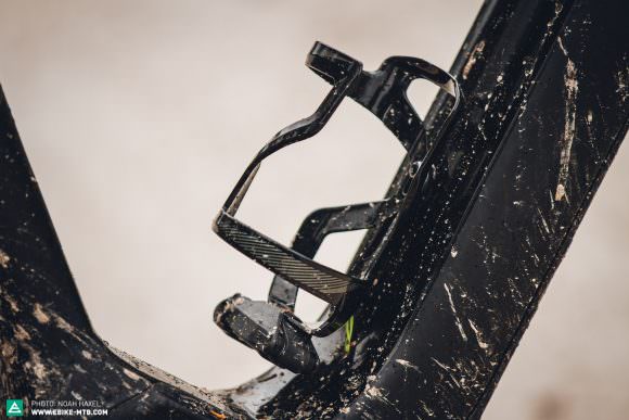 The team at Specialized have integrated the battery into the downtube from the underside, meaning there’s room for a bottle cage mount. Showing serious expertise from real riders, they’ve also attached a multitool for repairs.