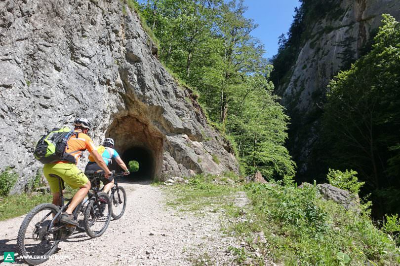Die Schluchtstrecke im Rettenbachtal eröffnet noch einmal neue Perspektiven auf die Gegend.