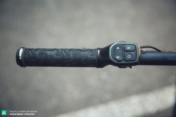 A brand new control unit that is directly linked to the grip and therefore easy to reach on the fly.