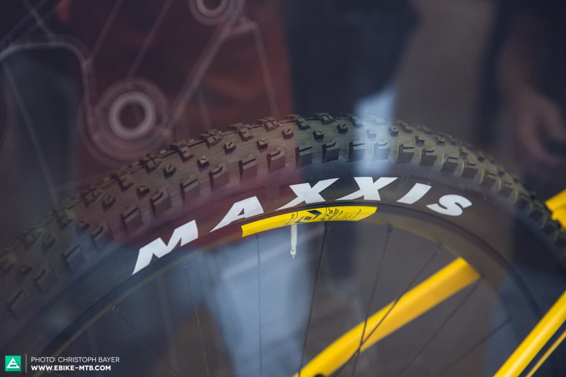 As of 2017 SCOTT will change from Schwalbe to MAXXIS tires.