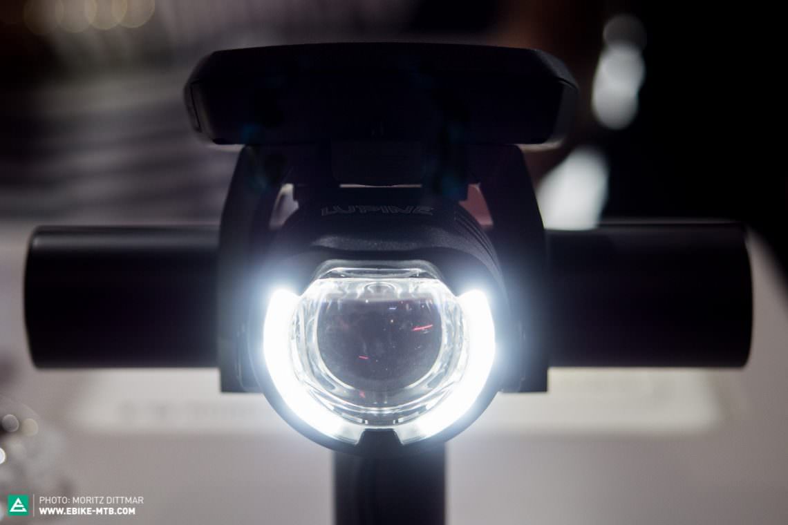 The 12 LEDs for daylight riding beam are highly visible even in bright sunshine. The night beam uses 900 lumens. 