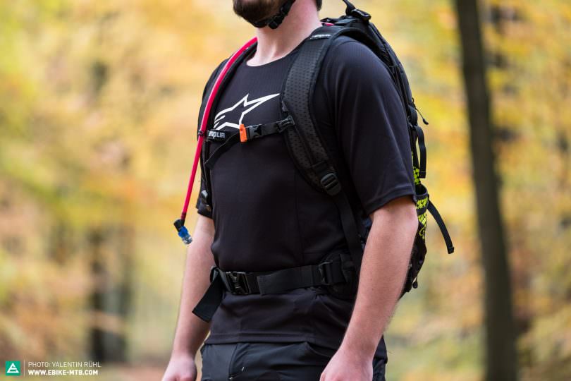 Known as the AMPLIFI E-Track Hydration Ready, this basically means that you can fit the backpack with a drinking bladder. Both shoulder straps are kitted out with clasps to keep the tube in place. On the chest strap there’s a whistle in case of an emergency.