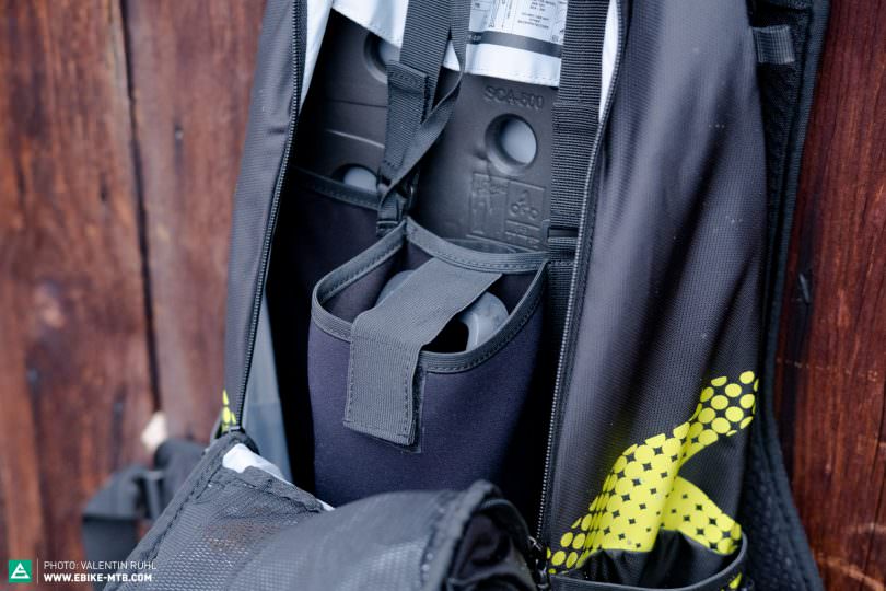 The specific compartment intended for the spare battery is right in the middle of the AMPLIFI E-Track, and serves as the ultimate cocoon for the Bosch Powerpack 500, which weighs in at 2.5 kg. There’s an integrated flexible SAS-TEC backpack that can be easily removed, although it’s definitely wise to keep it in place when you’re carrying a spare battery.