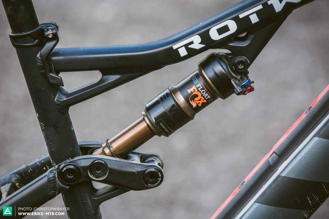 Efficient
Not only extremely efficient at the rear, the ROTWILD R.X+ also gives great feedback and irons out bumpy trails. Could we ask for more?