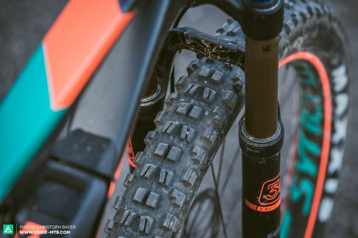 Grip monster The MAXXIS Minion DHF front tire with a 2.8″ width serves up masses of grip, great braking traction, and brilliant stability.