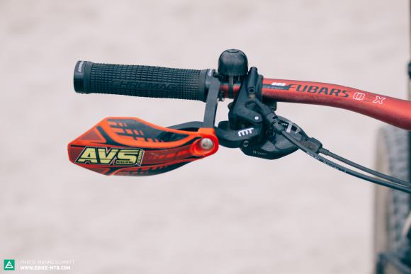 The Chromag Squarewave grips are slightly rounded in the mid-part of the grip. Andrea has also added a fairly understated bell for day-to-day usage.