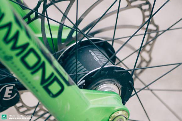In the name of rigidity, E*thirteen designed their TRSr carbon wheelset with an oversized flange on the hub.