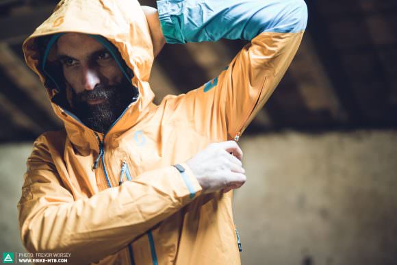 The SCOTT Trail MTN Dryo Plus jacket has full underarm zips for maximum breathability.